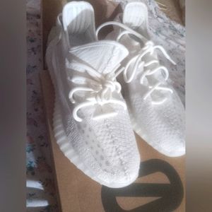 Original Yeezy Boost 350 V2 Sneakers
